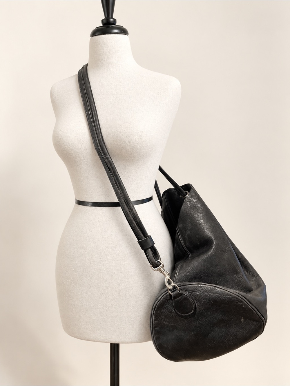 Nicole Farhi Classic Black Leather Shoulder Bag - Sleek Everyday Tote